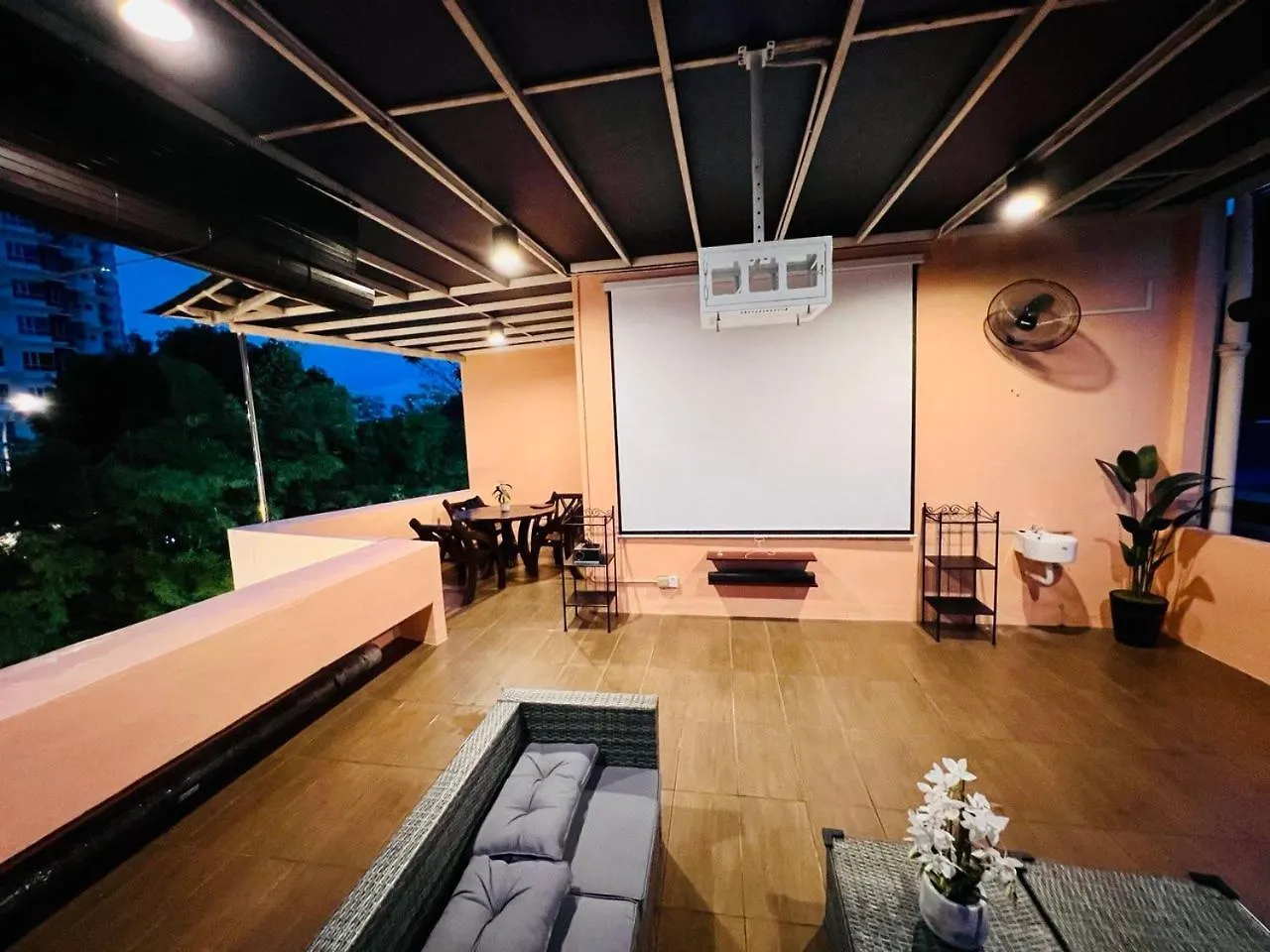 Holiday Villa By Stayco- Swimming Pool - Karaoke - Bbq - Event Space - 2 Mins Drive To Beach - Center Of Tourist Location Tanjung Bungah  Holiday home