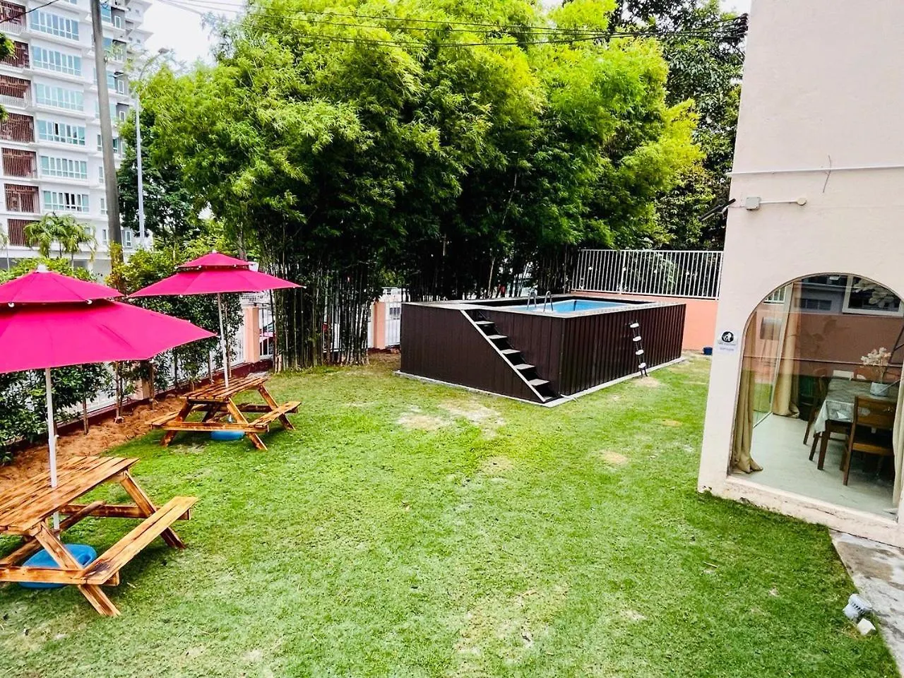 Holiday Villa By Stayco- Swimming Pool - Karaoke - Bbq - Event Space - 2 Mins Drive To Beach - Center Of Tourist Location Tanjung Bungah  0*, Tanjung Bungah (Penang)
